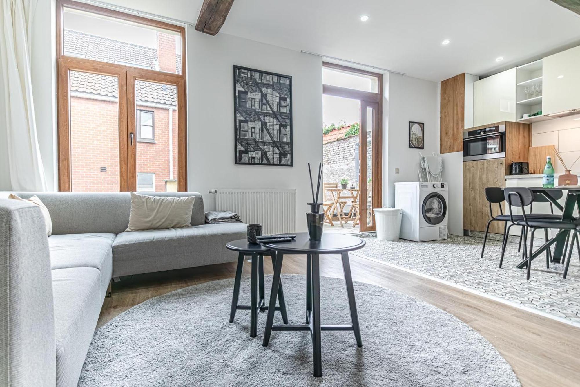 Elegant 3br & 1lr Waterfront Retreat In *