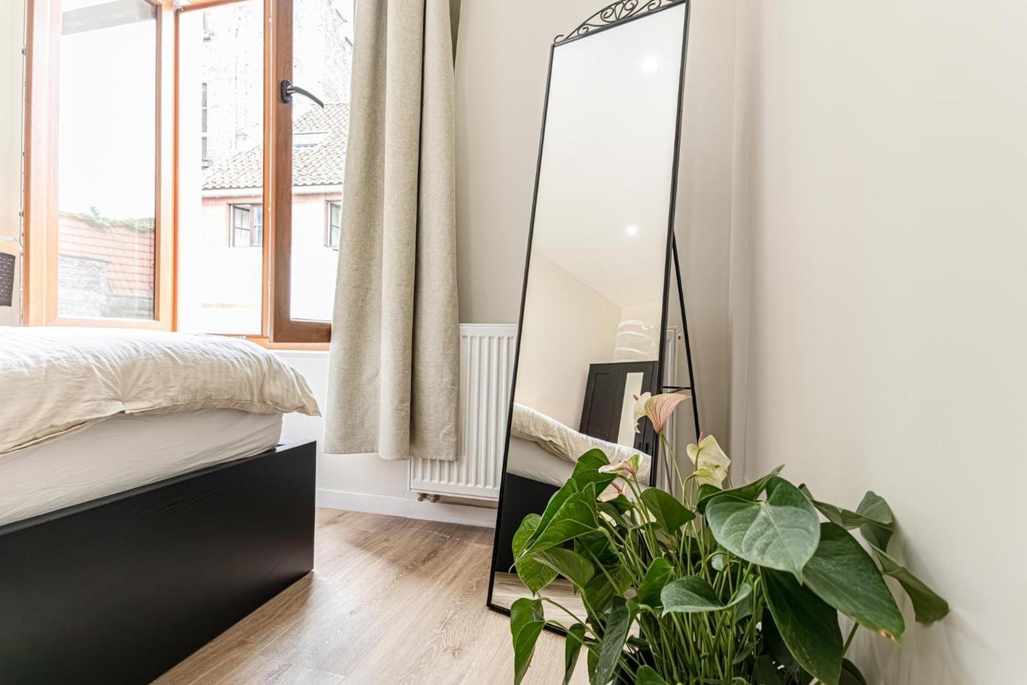 Elegant 3br & 1lr Waterfront Retreat In Appartement