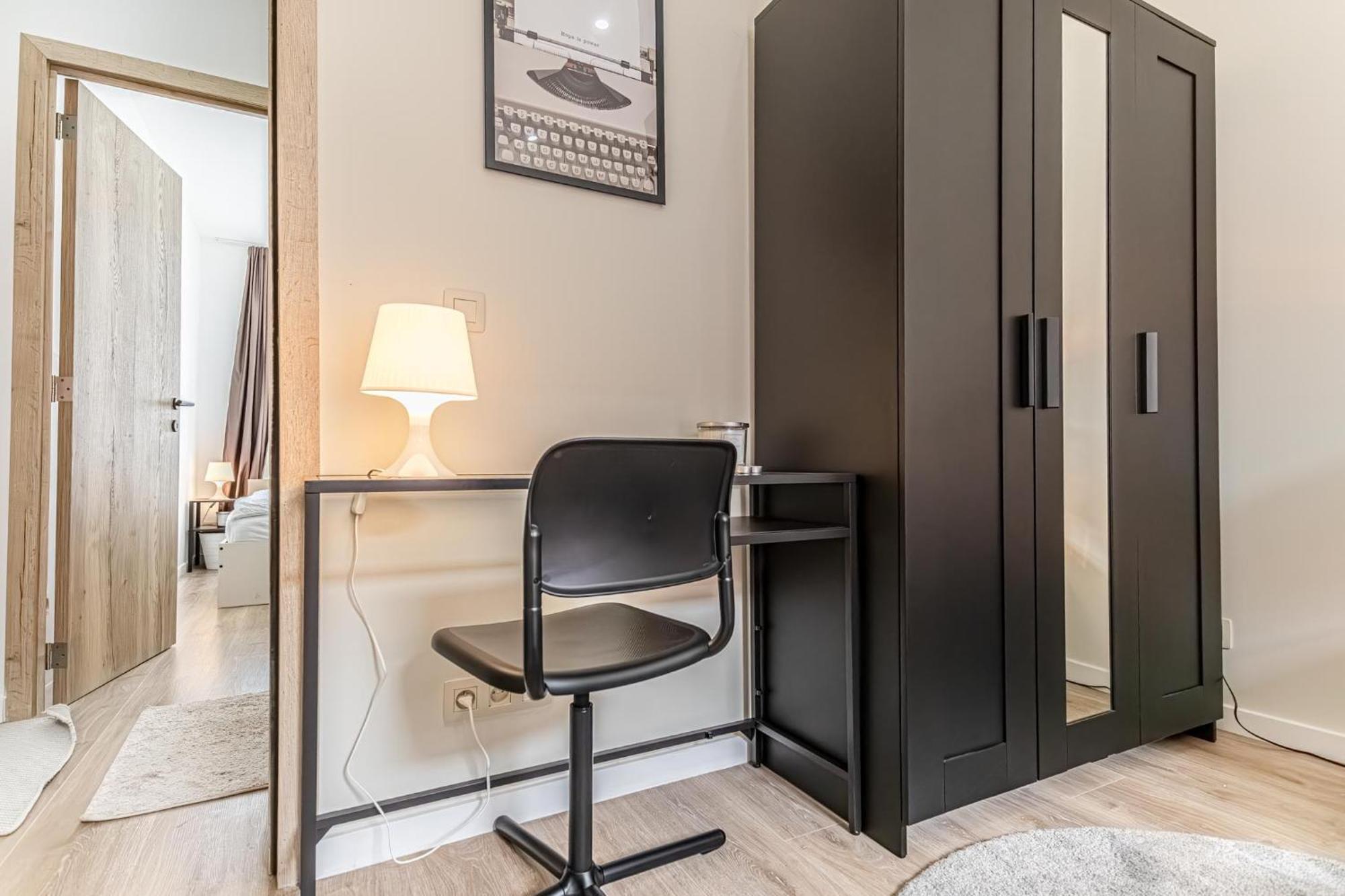 Elegant 3br & 1lr Waterfront Retreat In Gent
