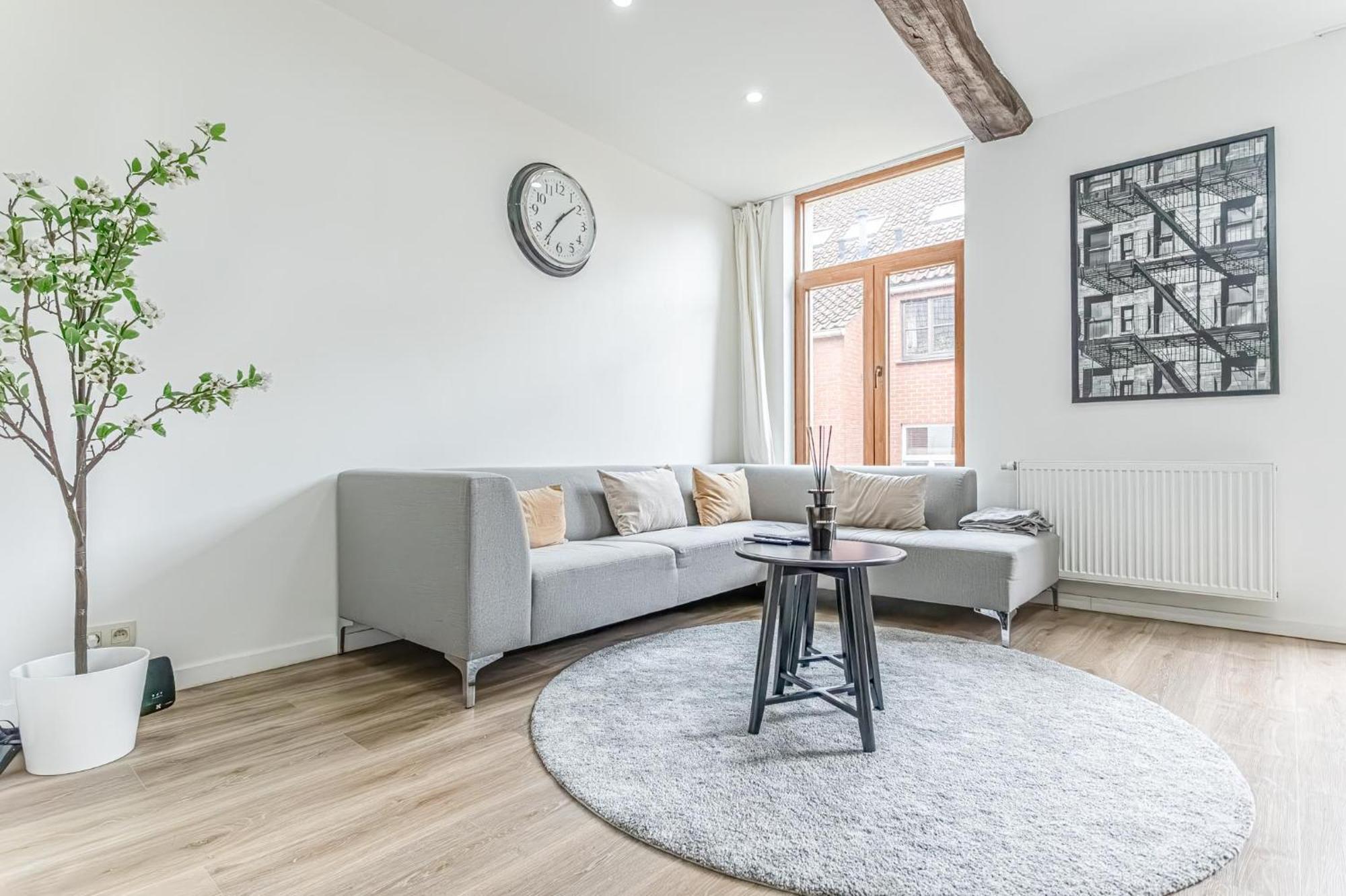 Elegant 3br & 1lr Waterfront Retreat In Gent