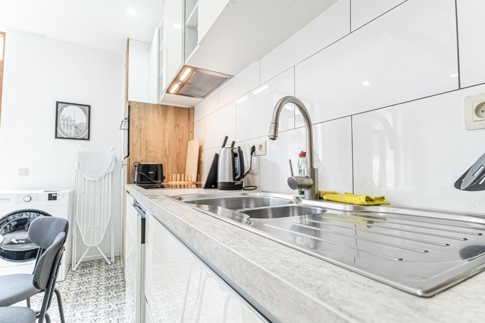 Elegant 3br & 1lr Waterfront Retreat In *